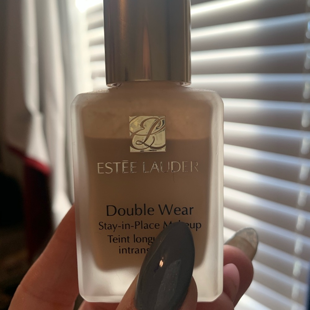 Estee Lauder double wear foundation Bone 1W1
